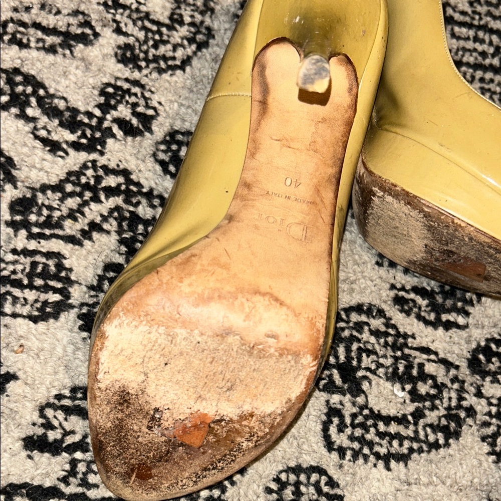 Elegant Dior Yellow Peep-Toe Heels - Picture 3 of 4